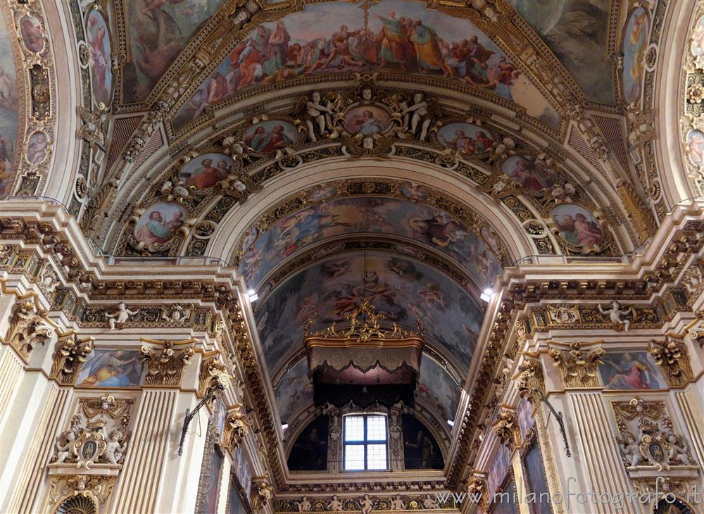 Milan (Italy) - Triumph arch and frescoed ceiling of the presbytery of the Church of Sant'Antonio Abate